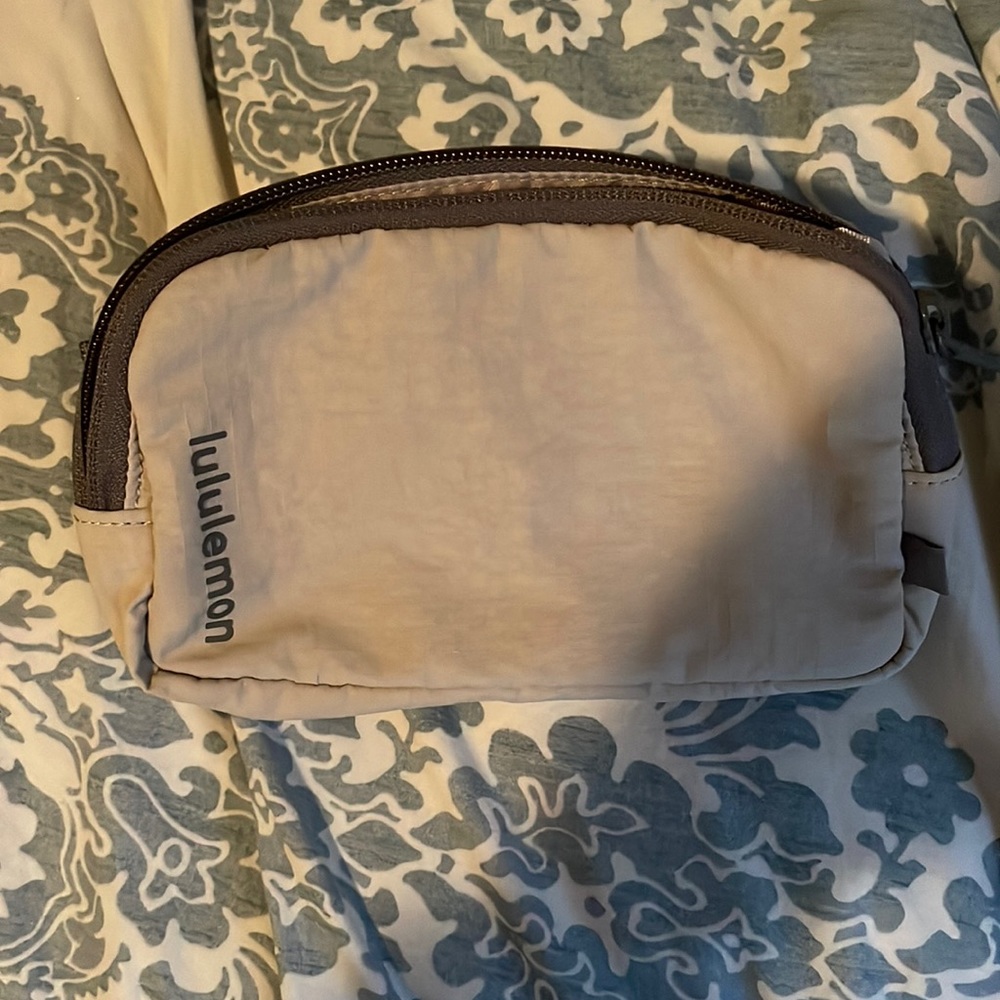 Lululemon mini belt bag